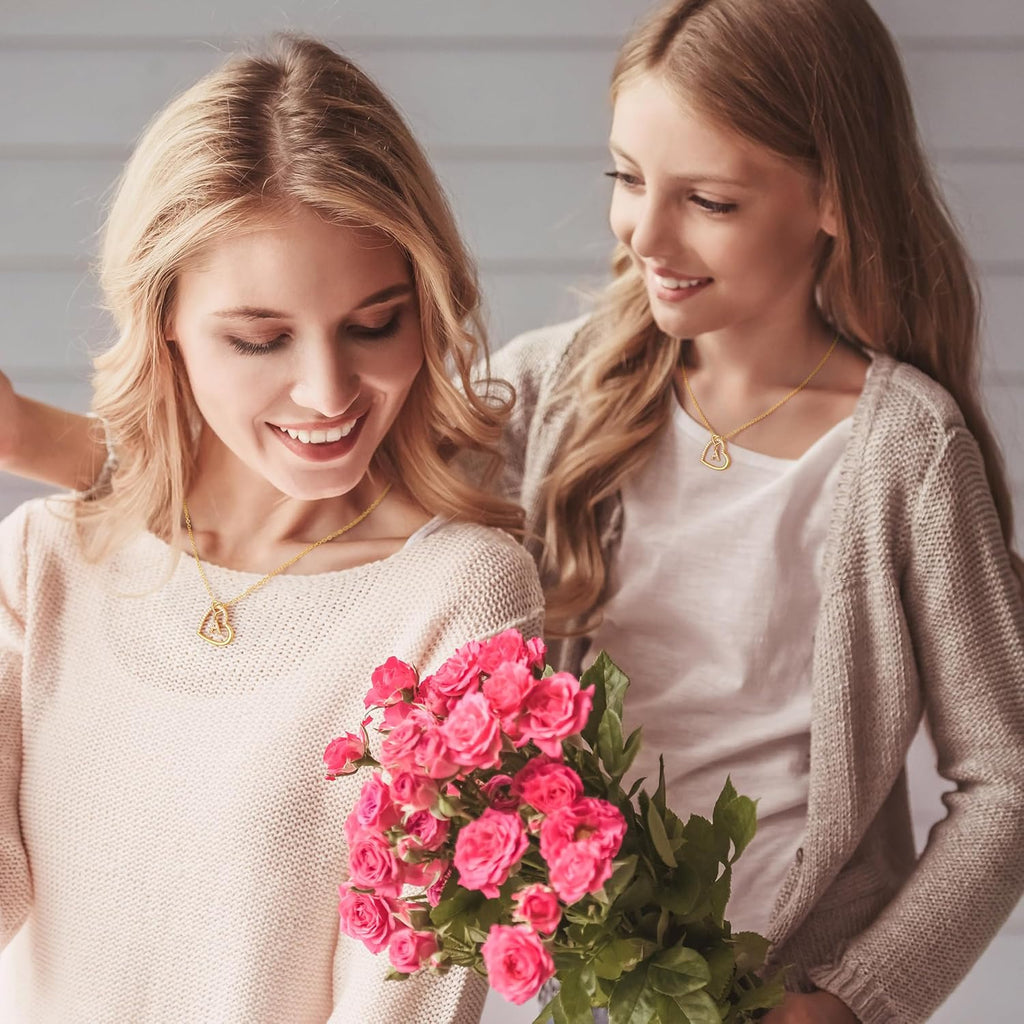 Heart Initial Necklaces for Girls Teen Women, Cubic Zirconia Heart Pendant Necklace, Dainty Initial Heart Necklace Letter a - Z Jewelry Gifts for Girls Women