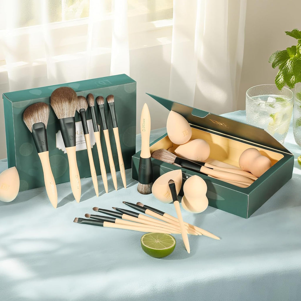 Makeup Brushes 14Pcs with 3Pcs Christmas Sponges Cosmetic Bag Makeup Brush Set for Foundation Blending Face Powder Blush Concealers Eye Shadows